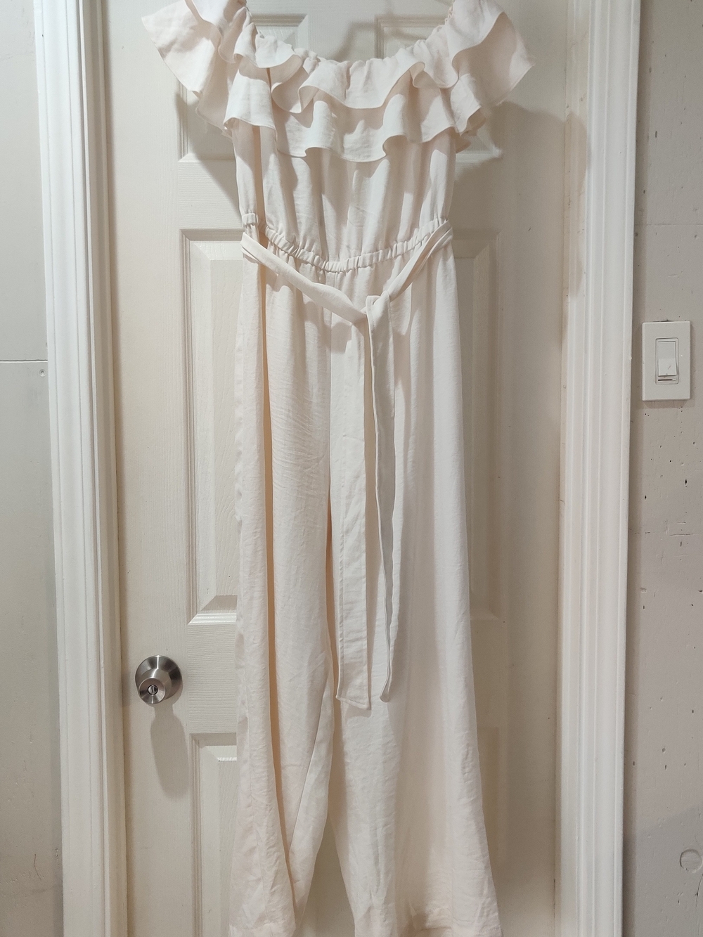 Zoey & Léelo Off-Shoulder Ruffle Jumpsuit in Ivory XL